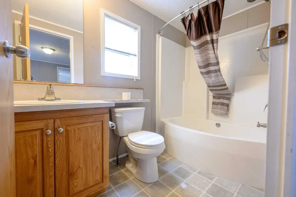 8829 90 Avenue Grande Prairie AB t8x0g1