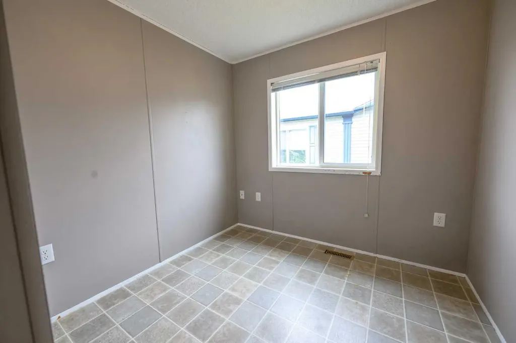 8829 90 Avenue Grande Prairie AB t8x0g1