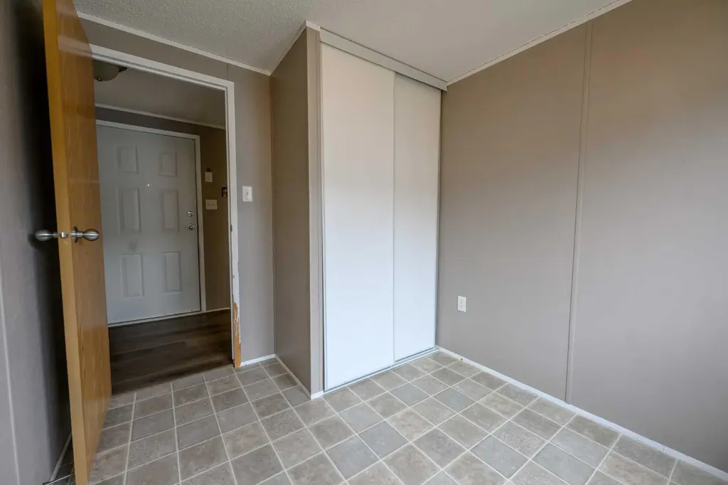 8829 90 Avenue Grande Prairie AB t8x0g1