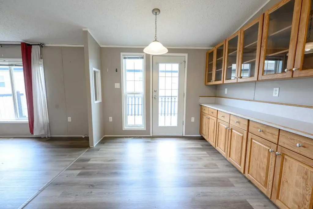 8829 90 Avenue Grande Prairie AB t8x0g1