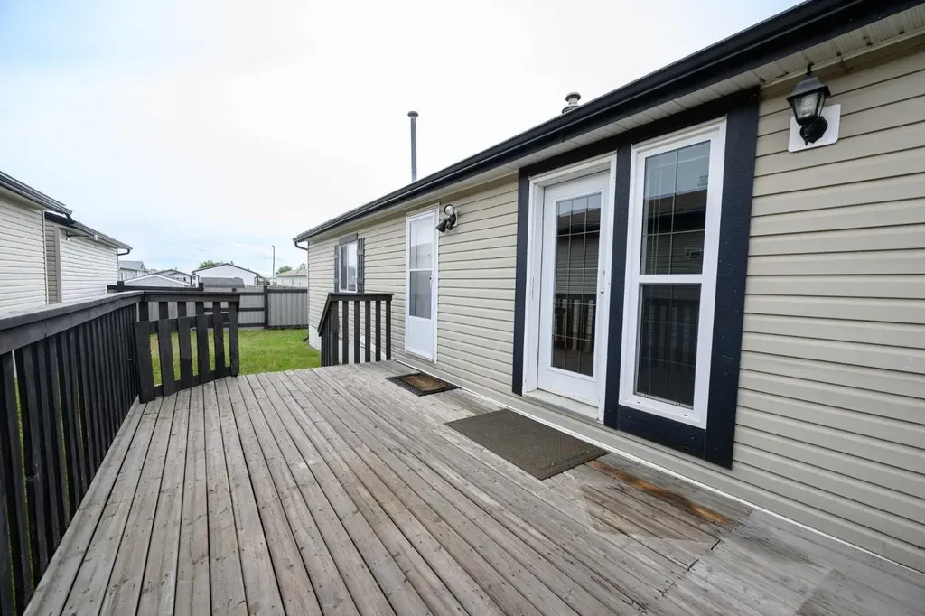 8829 90 Avenue Grande Prairie AB t8x0g1