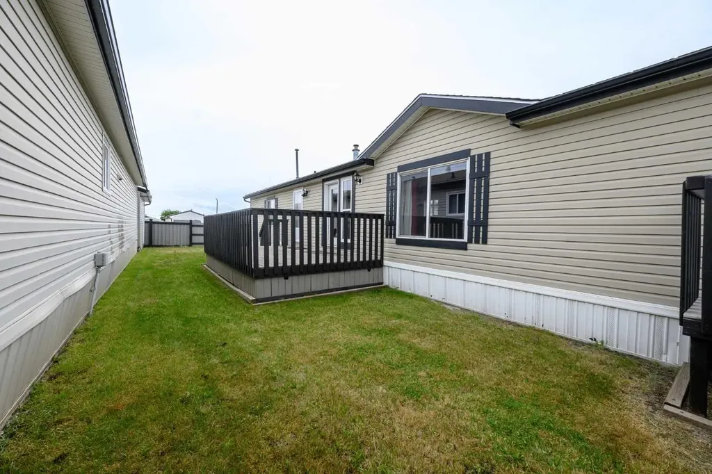 8829 90 Avenue Grande Prairie AB t8x0g1