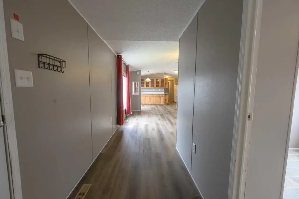 8829 90 Avenue Grande Prairie AB t8x0g1