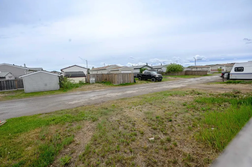 8829 90 Avenue Grande Prairie AB t8x0g1