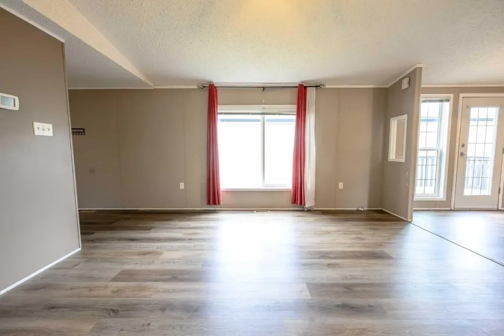 8829 90 Avenue Grande Prairie AB t8x0g1