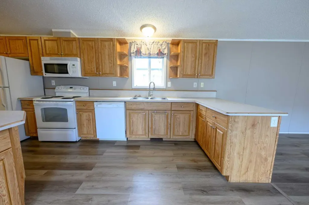 8829 90 Avenue Grande Prairie AB t8x0g1