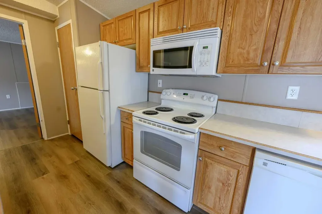 8829 90 Avenue Grande Prairie AB t8x0g1