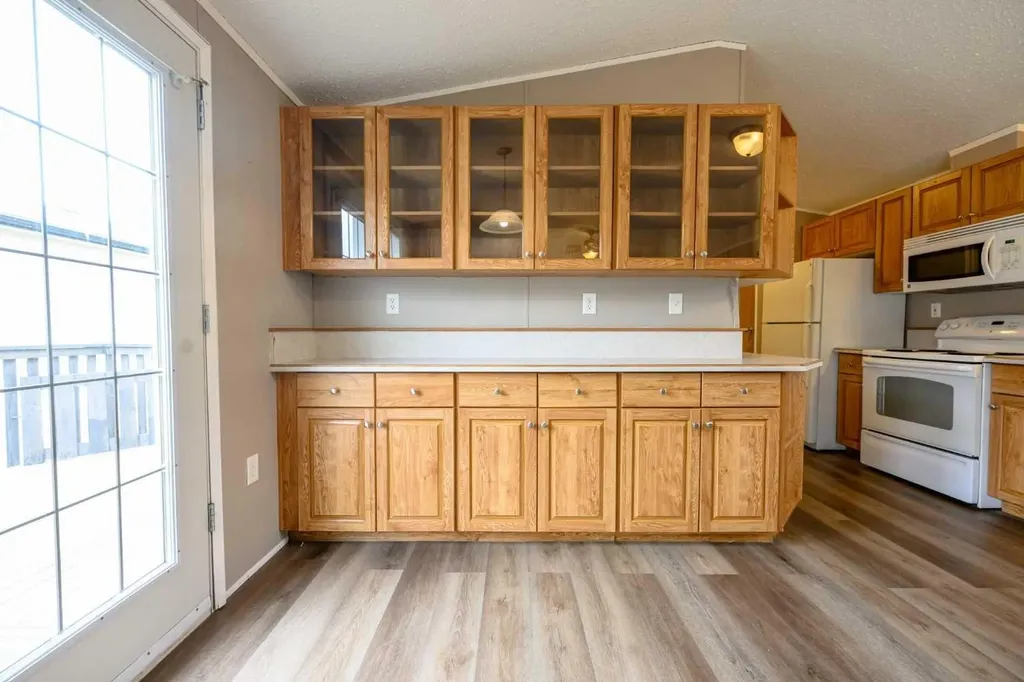 8829 90 Avenue Grande Prairie AB t8x0g1