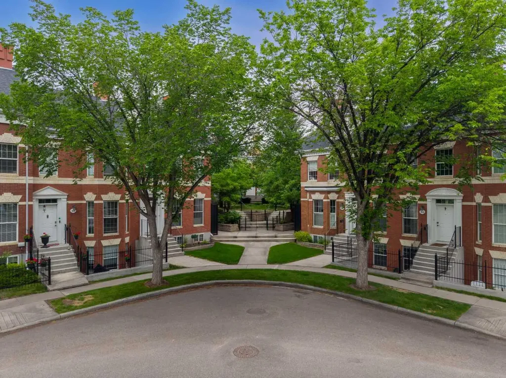 76 Inverness Square SE Calgary AB T2Z 2Z2