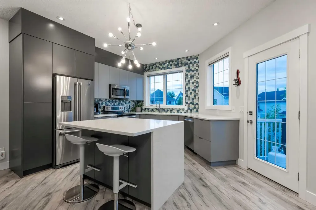 76 Inverness Square SE Calgary AB T2Z 2Z2