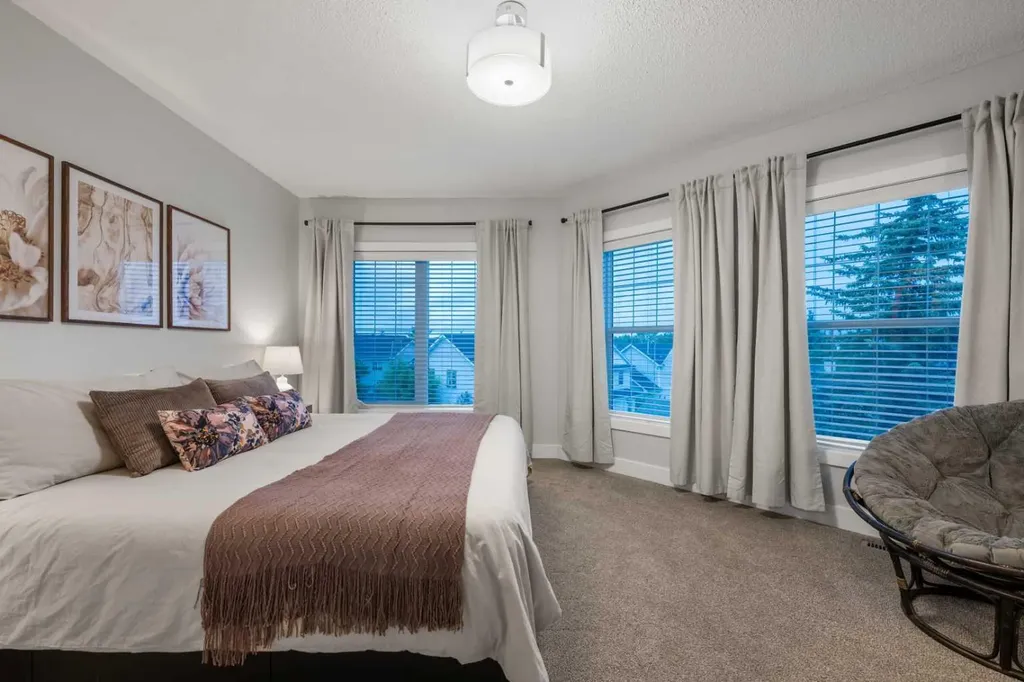 76 Inverness Square SE Calgary AB T2Z 2Z2