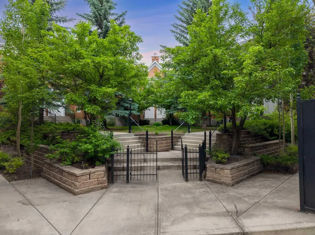 76 Inverness Square SE Calgary AB T2Z 2Z2