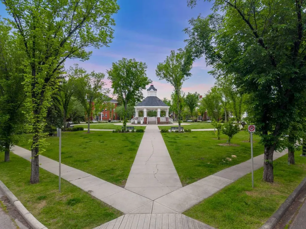 76 Inverness Square SE Calgary AB T2Z 2Z2