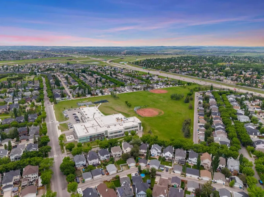 76 Inverness Square SE Calgary AB T2Z 2Z2