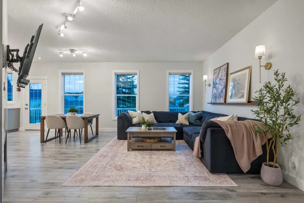 76 Inverness Square SE Calgary AB T2Z 2Z2