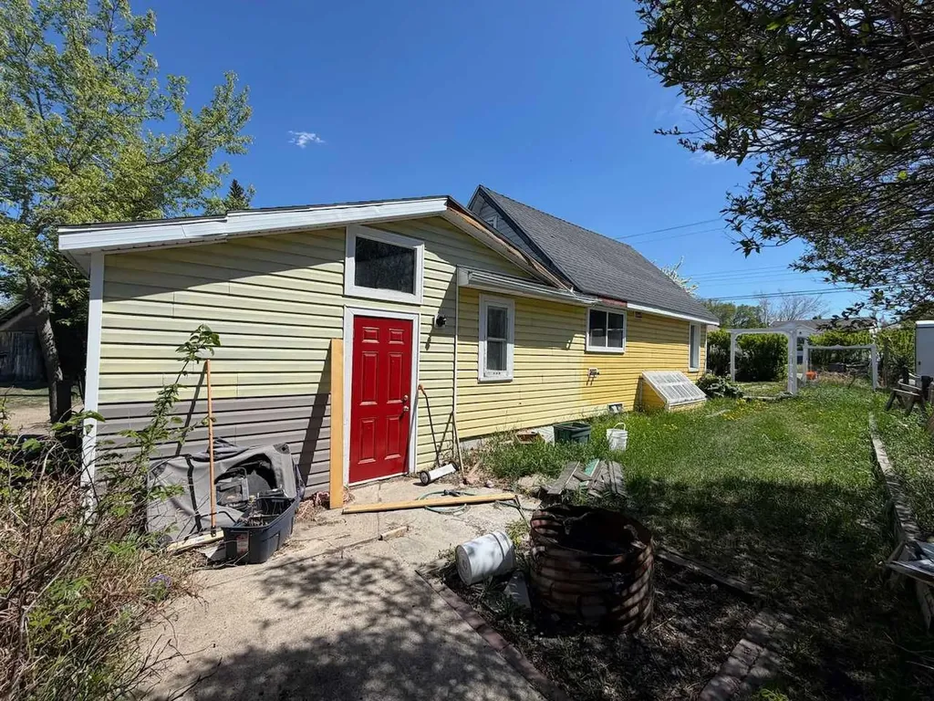 3922A 46 Street Ponoka AB T4J 1B5