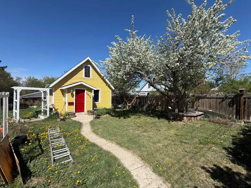 3922A 46 Street Ponoka AB T4J 1B5