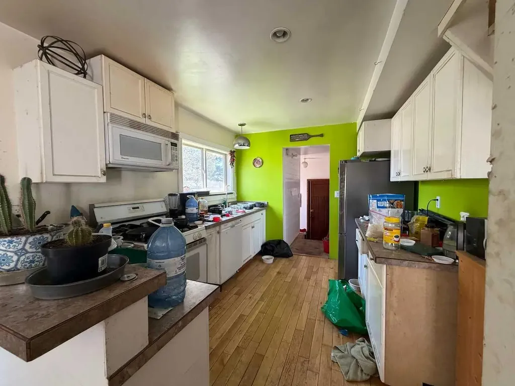 3922A 46 Street Ponoka AB T4J 1B5