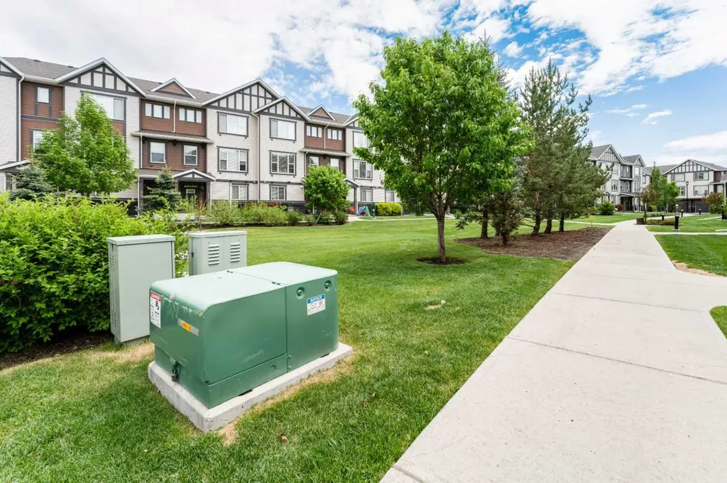 6703 New Brighton Avenue SE Calgary AB T2Z 5C8