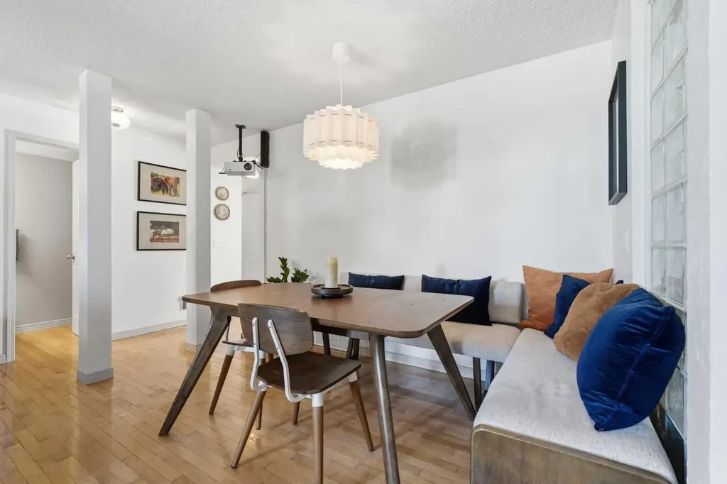 3031 23 Avenue SW Calgary AB T3E 0J3