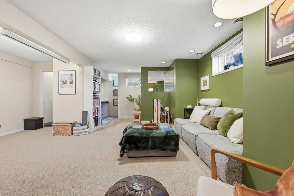 3031 23 Avenue SW Calgary AB T3E 0J3
