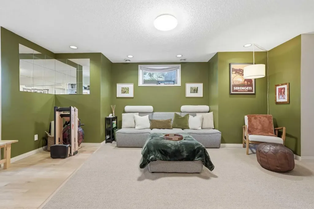 3031 23 Avenue SW Calgary AB T3E 0J3