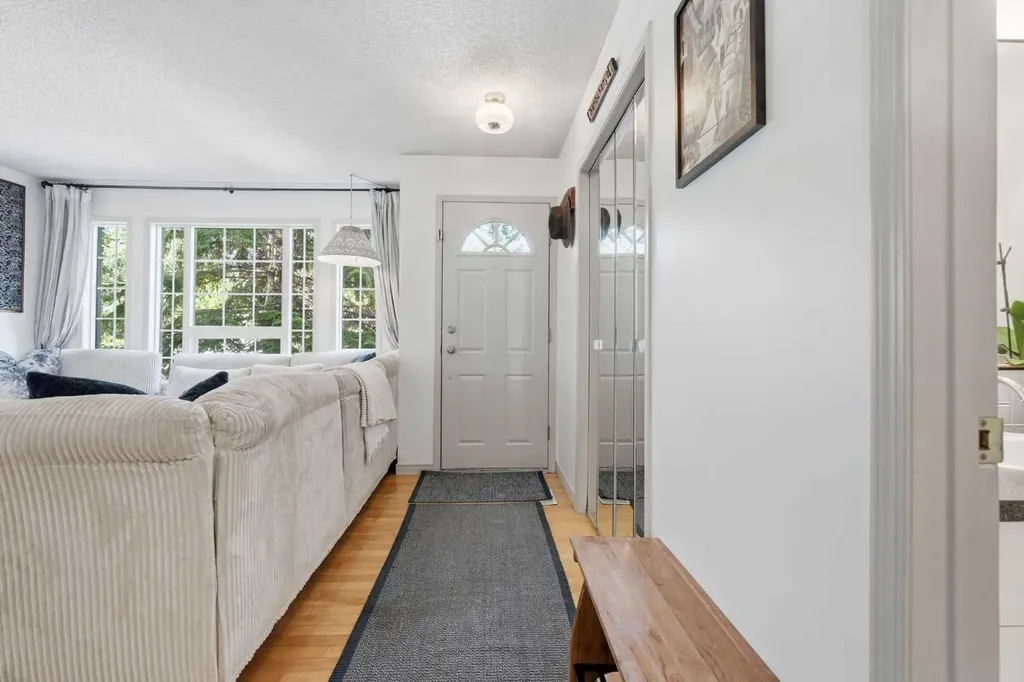 3031 23 Avenue SW Calgary AB T3E 0J3