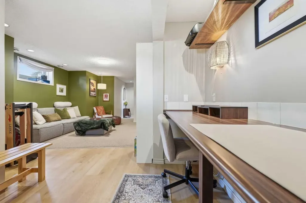 3031 23 Avenue SW Calgary AB T3E 0J3