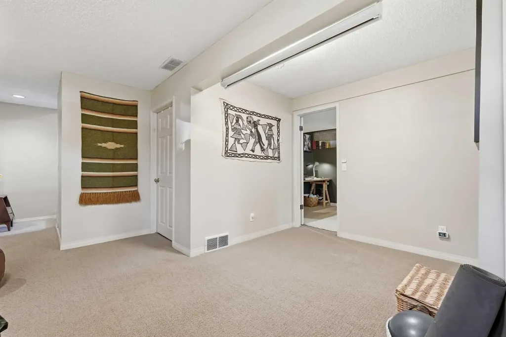 3031 23 Avenue SW Calgary AB T3E 0J3