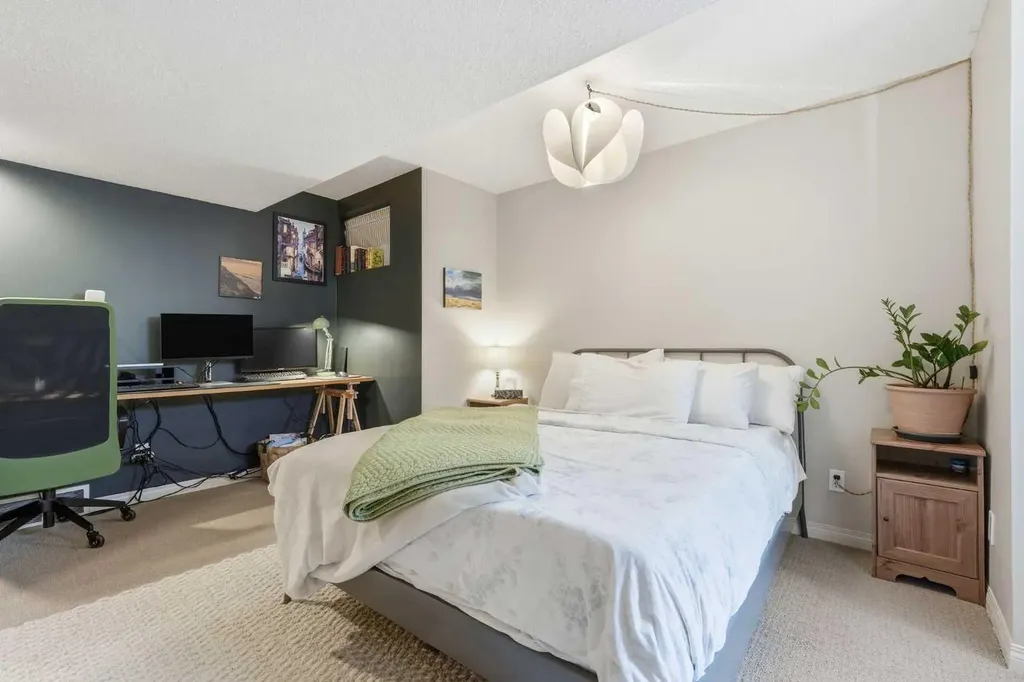 3031 23 Avenue SW Calgary AB T3E 0J3