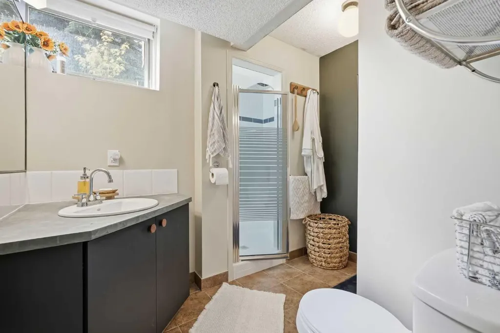 3031 23 Avenue SW Calgary AB T3E 0J3