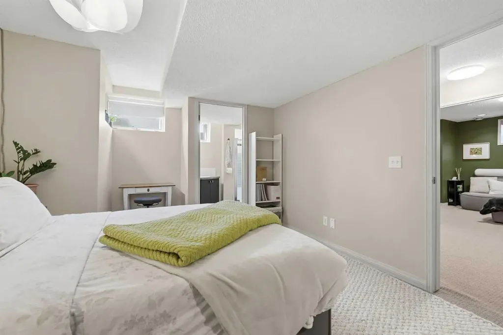 3031 23 Avenue SW Calgary AB T3E 0J3