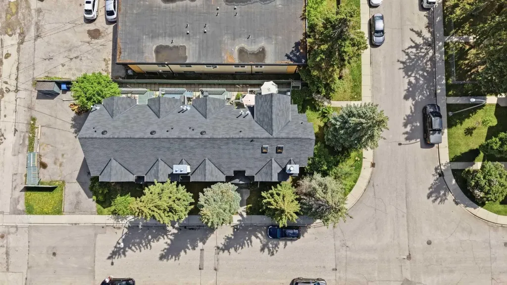 3031 23 Avenue SW Calgary AB T3E 0J3