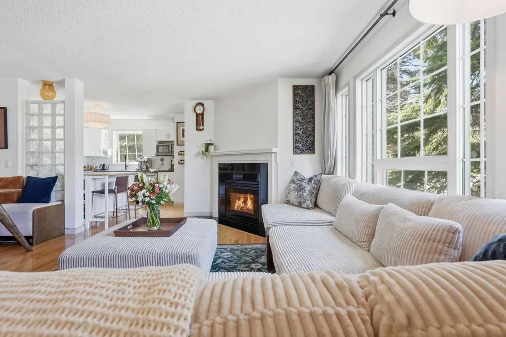 3031 23 Avenue SW Calgary AB T3E 0J3
