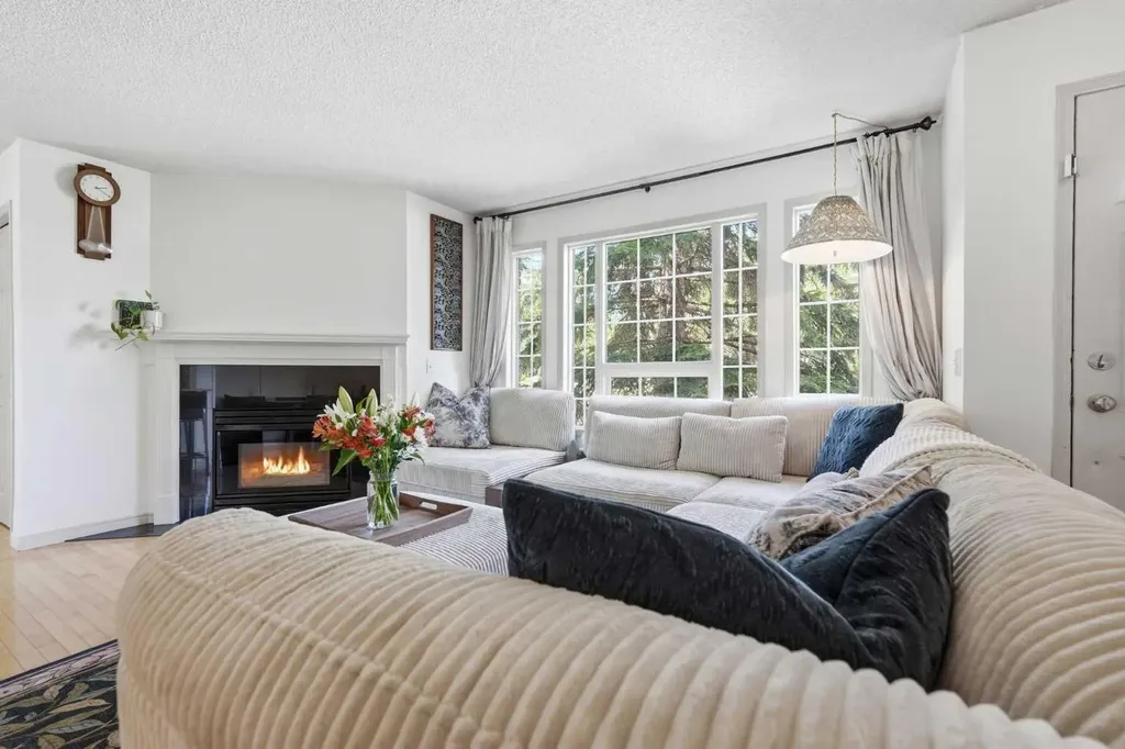 3031 23 Avenue SW Calgary AB T3E 0J3