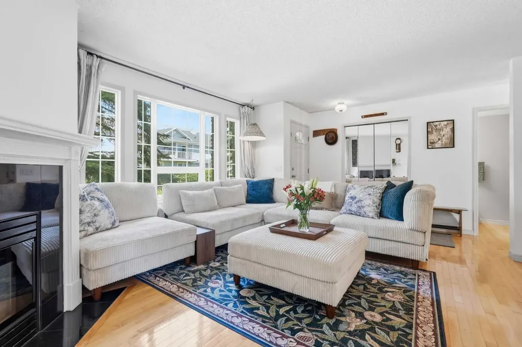3031 23 Avenue SW Calgary AB T3E 0J3
