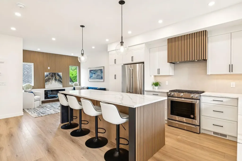 97 23 Street NW Calgary AB T2N 5E2