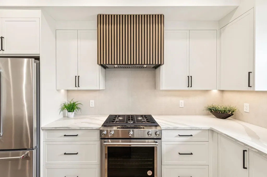 97 23 Street NW Calgary AB T2N 5E2