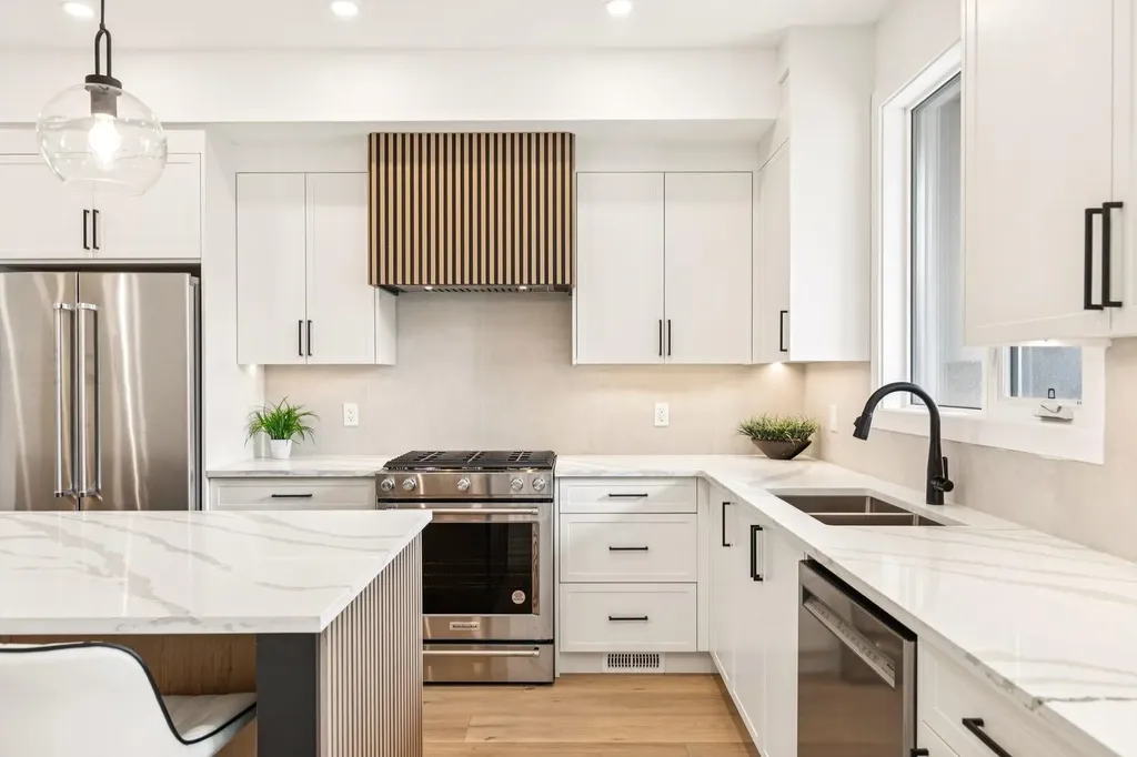 97 23 Street NW Calgary AB T2N 5E2