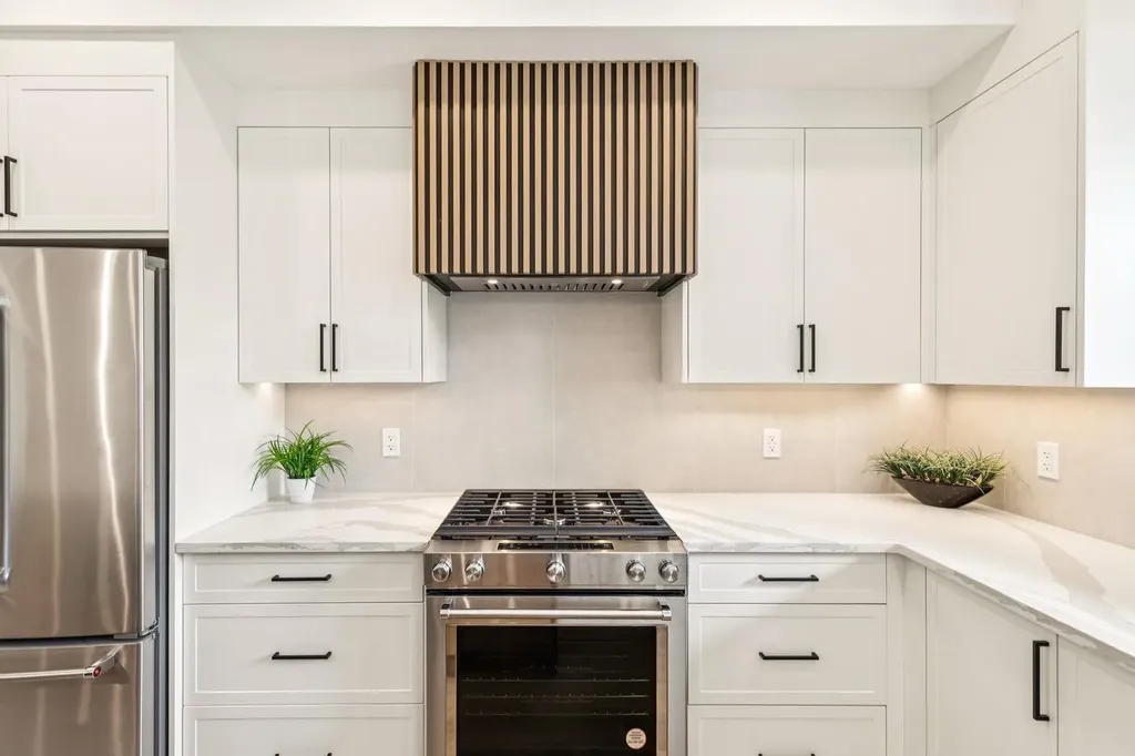 97 23 Street NW Calgary AB T2N 5E2