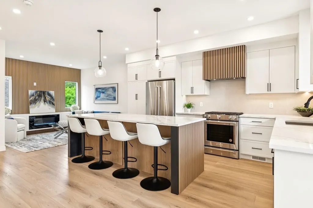 97 23 Street NW Calgary AB T2N 5E2
