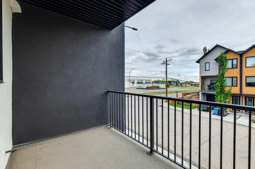 97 23 Street NW Calgary AB T2N 5E2