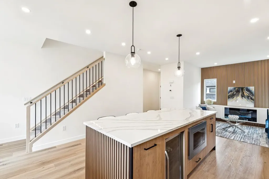 97 23 Street NW Calgary AB T2N 5E2
