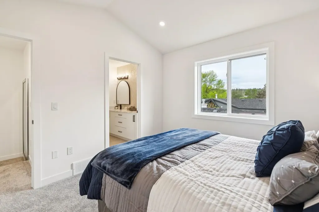 97 23 Street NW Calgary AB T2N 5E2