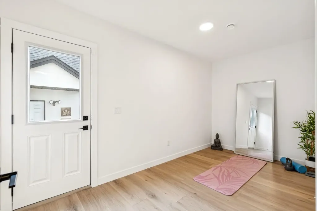 97 23 Street NW Calgary AB T2N 5E2