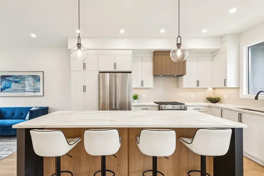 97 23 Street NW Calgary AB T2N 5E2