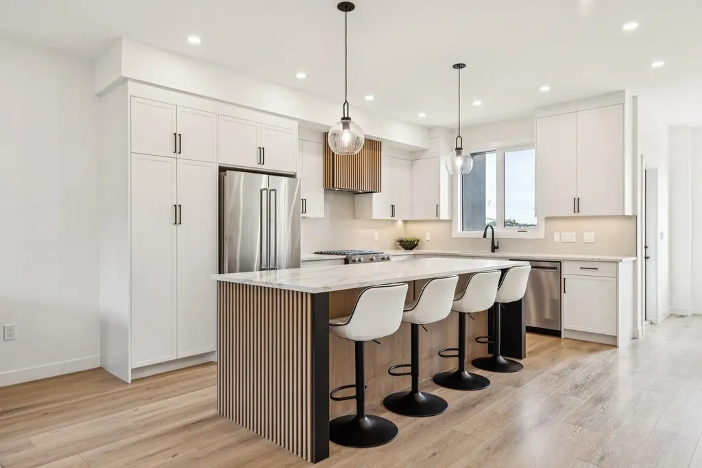 97 23 Street NW Calgary AB T2N 5E2