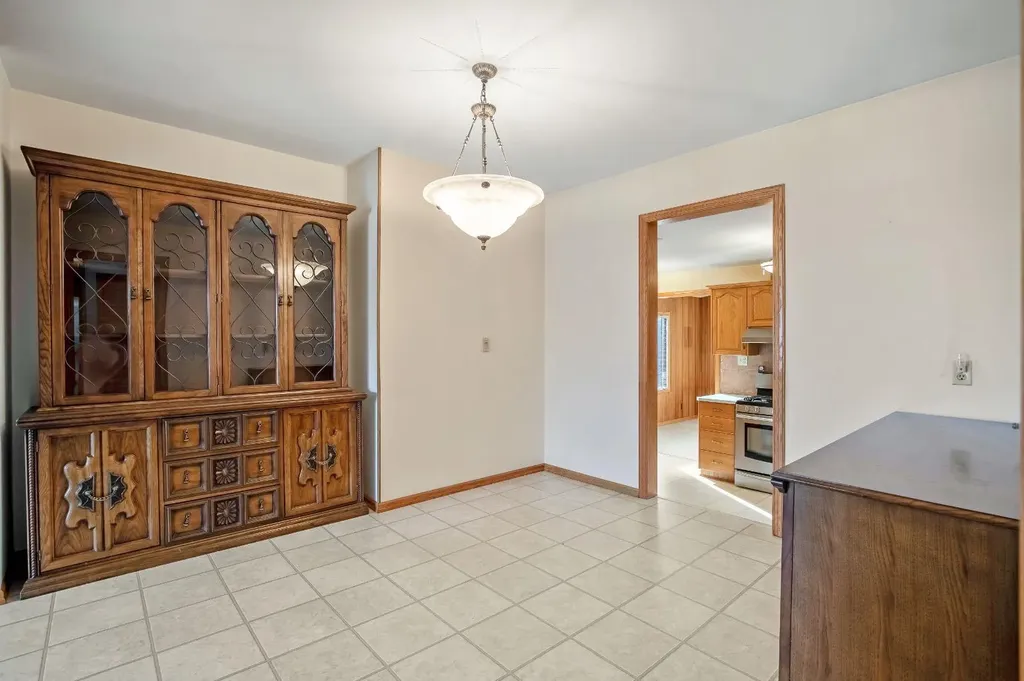 47 Montrose Crescent NE Calgary AB T3E 5P3