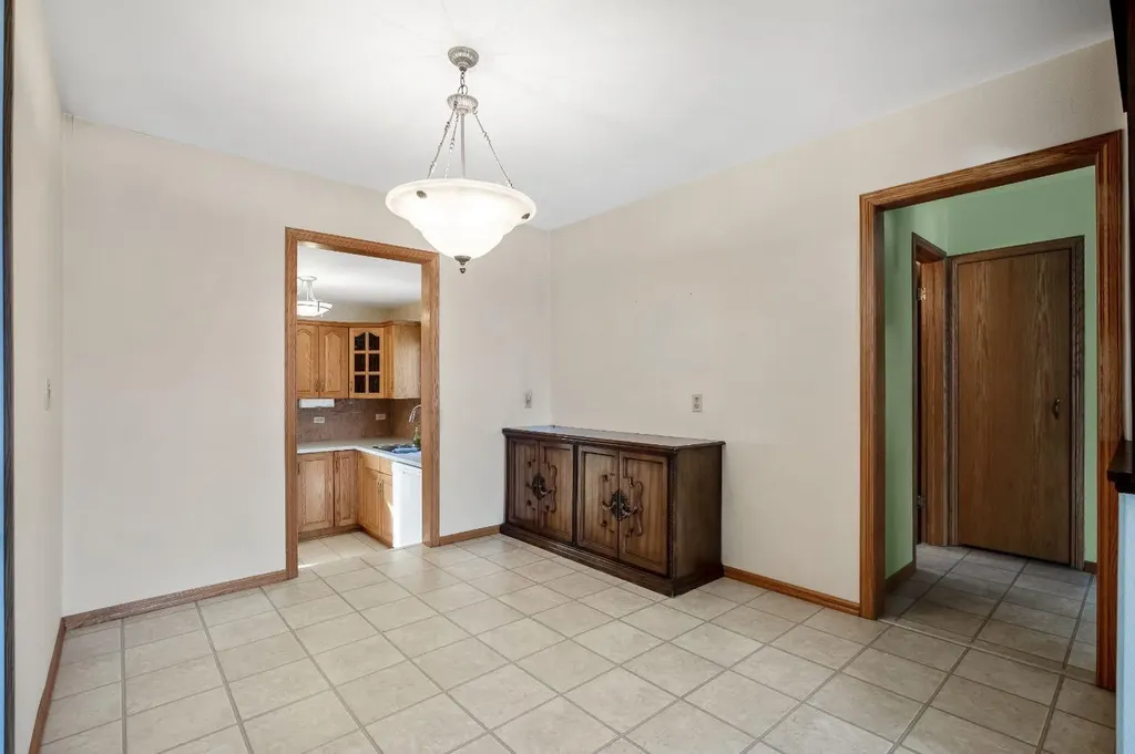 47 Montrose Crescent NE Calgary AB T3E 5P3