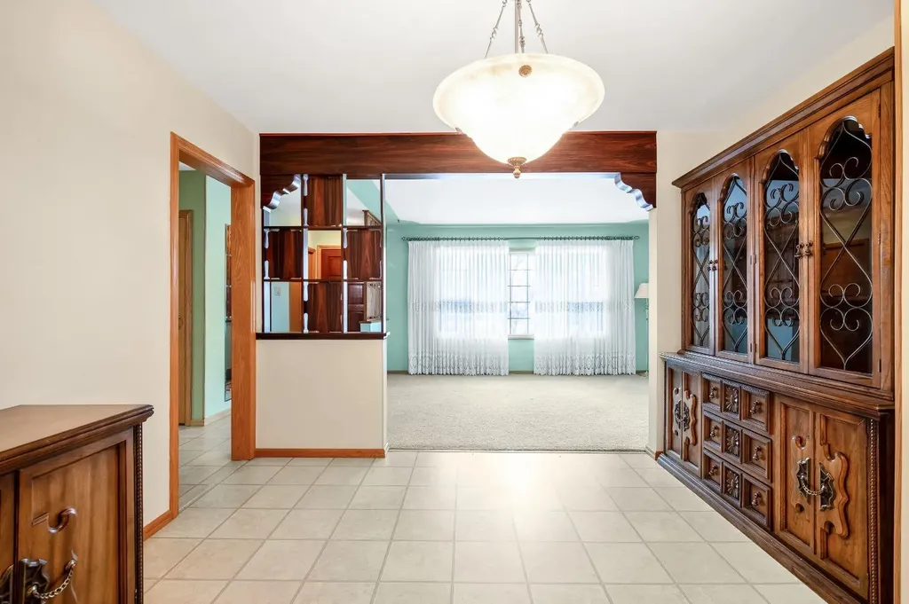 47 Montrose Crescent NE Calgary AB T3E 5P3